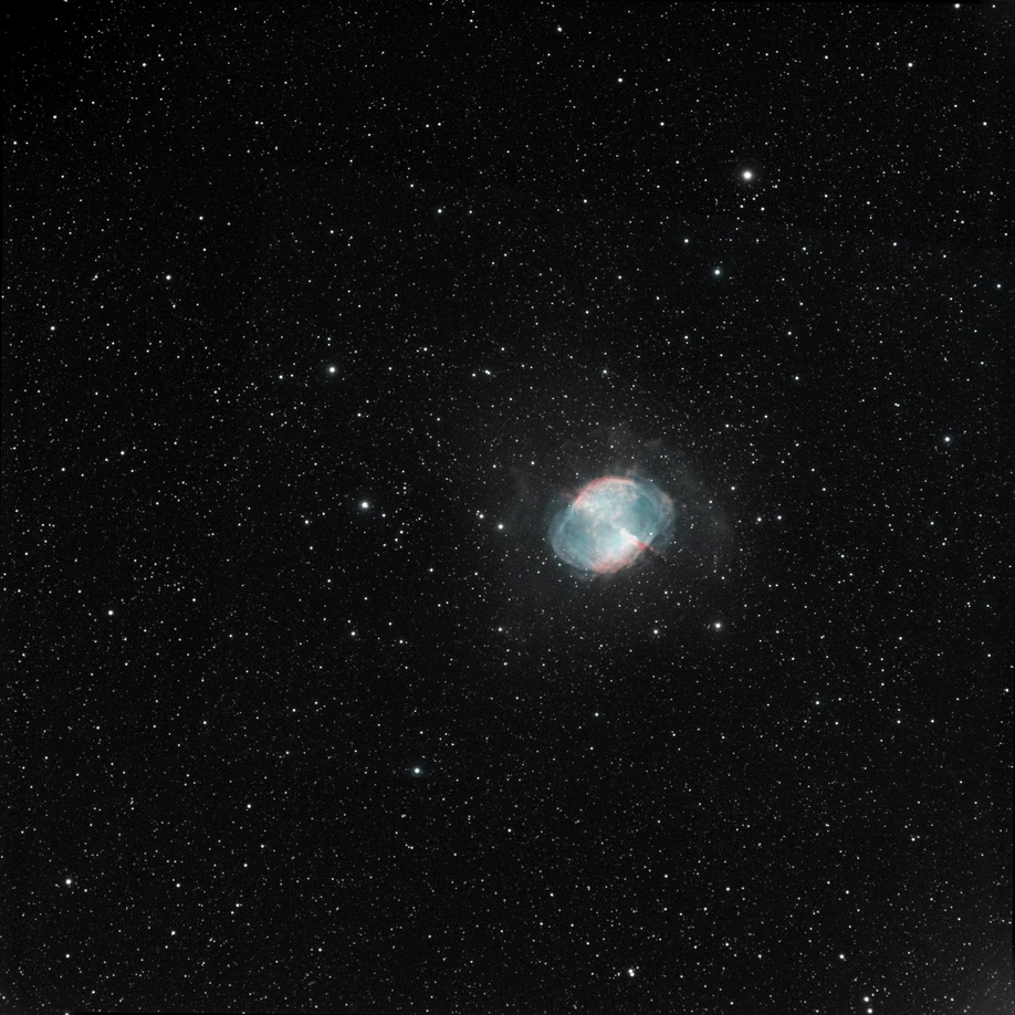 M 27 / NGC 6853 NEBUSEULE DE L'HALTERE